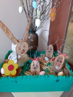 A mentálhygiénés csoport által készített Húsvéti dekoráció intézményünk bejáratánál